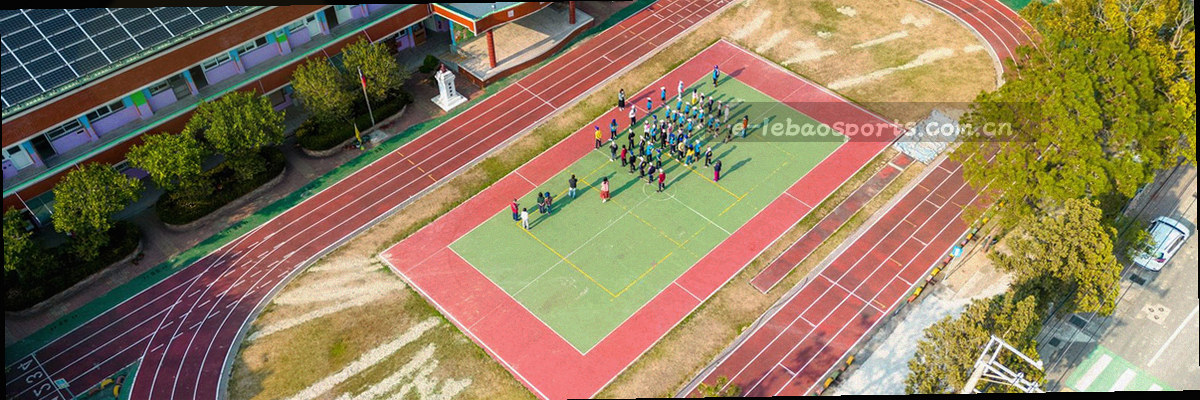 三格抽象流程图示，从提交预约到版面确认，节点以橙红与青绿交替标注